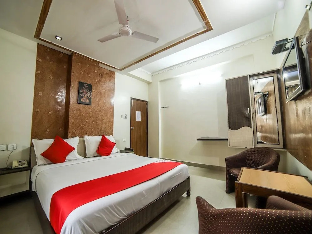 OYO 14816 Hotel Omni