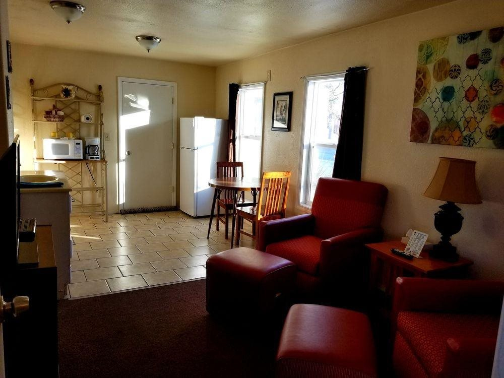 Lamplighter Cabins & Suites