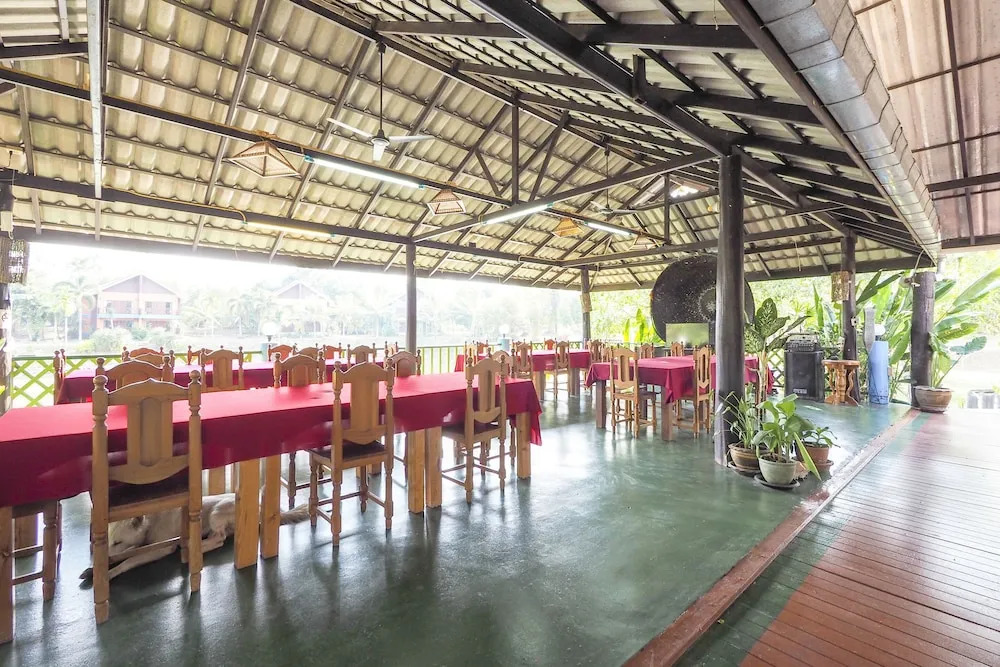 Saensukkho Hotel Resort