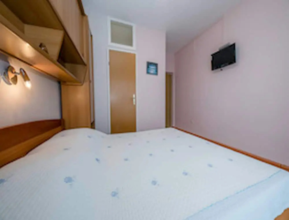 Apartments & Rooms Green Bay