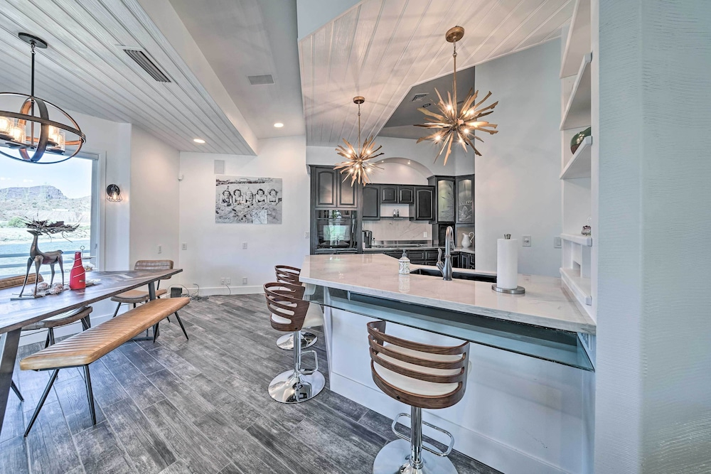 Spacious Parker House on the Colorado River