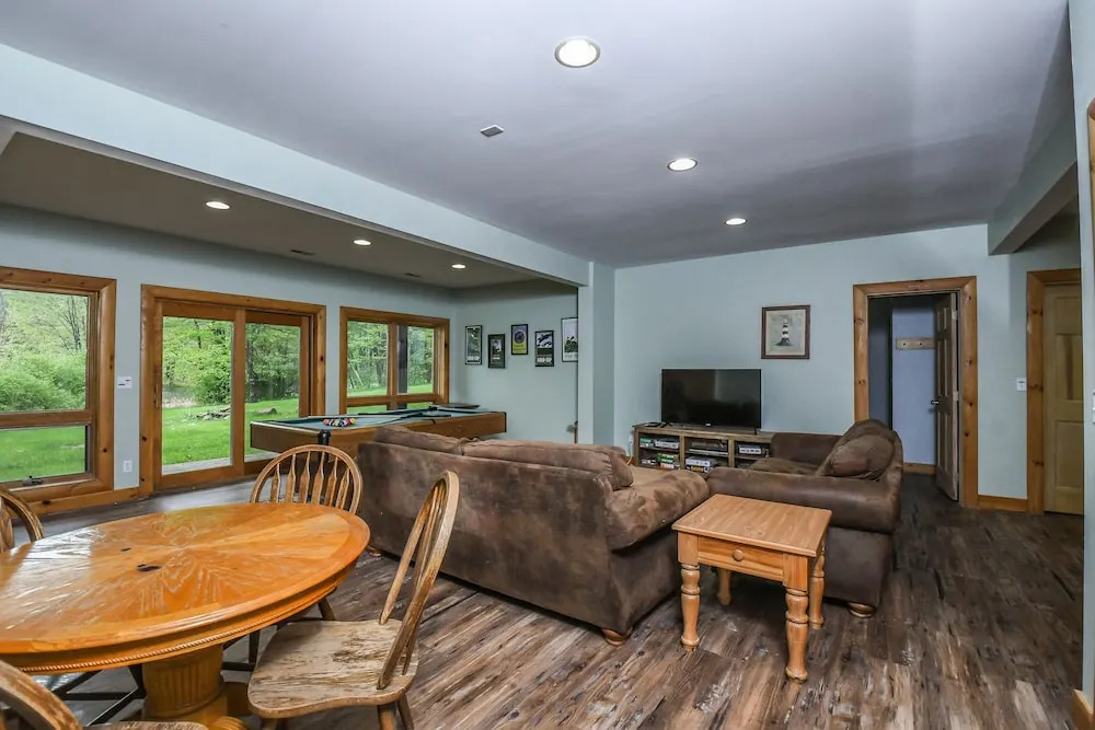McKenzies Mountain 7 Bedroom House