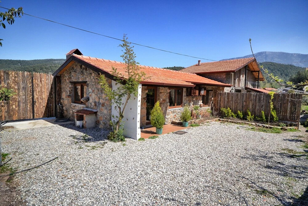 Villa Teo 2 by Helaltatilvillari