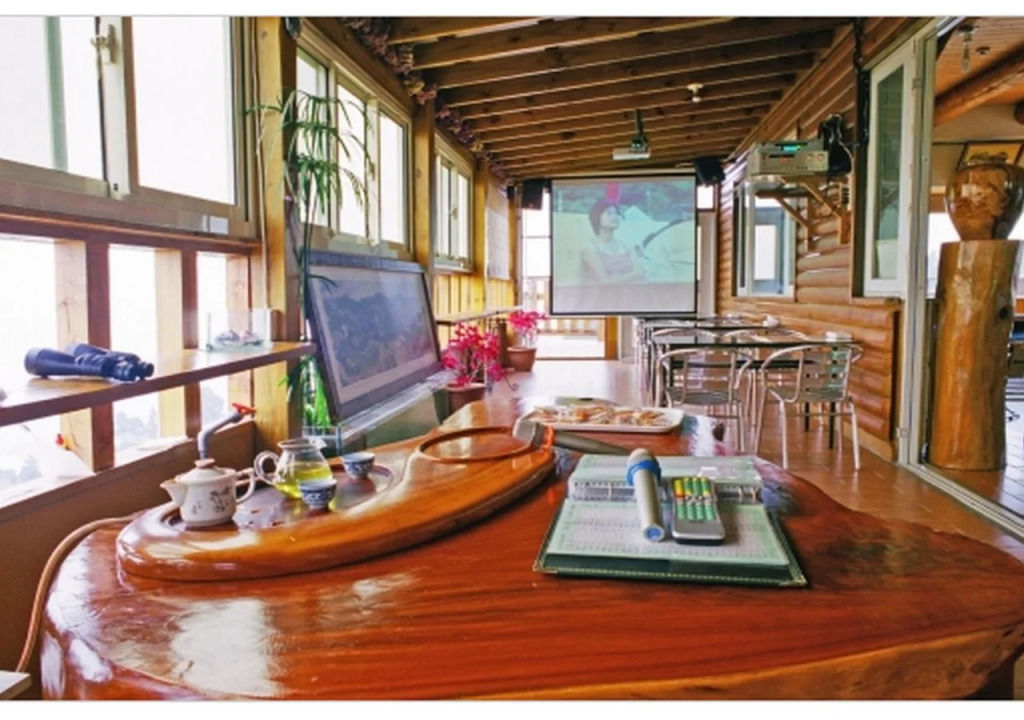 Dindai Glass Vacation Villa