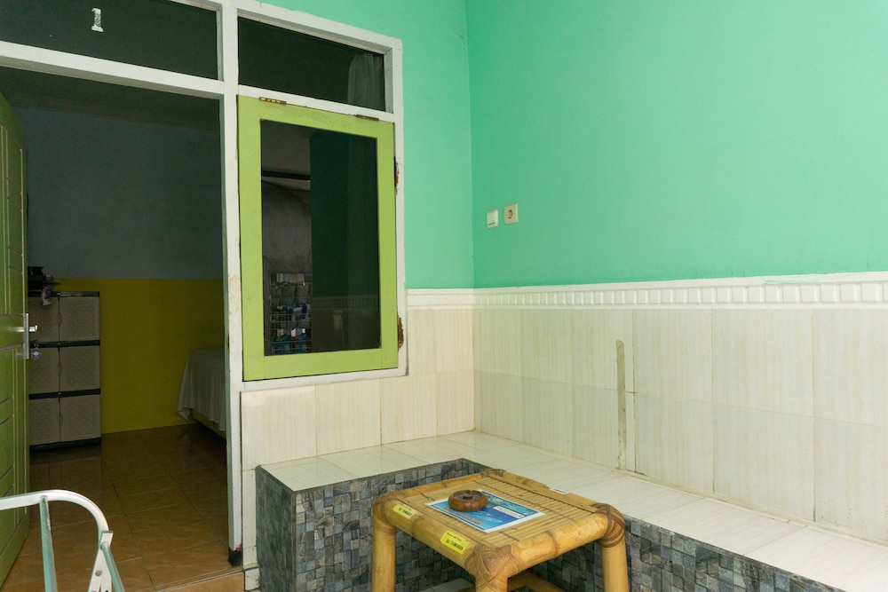 RedDoorz Near Gili Trawangan Port