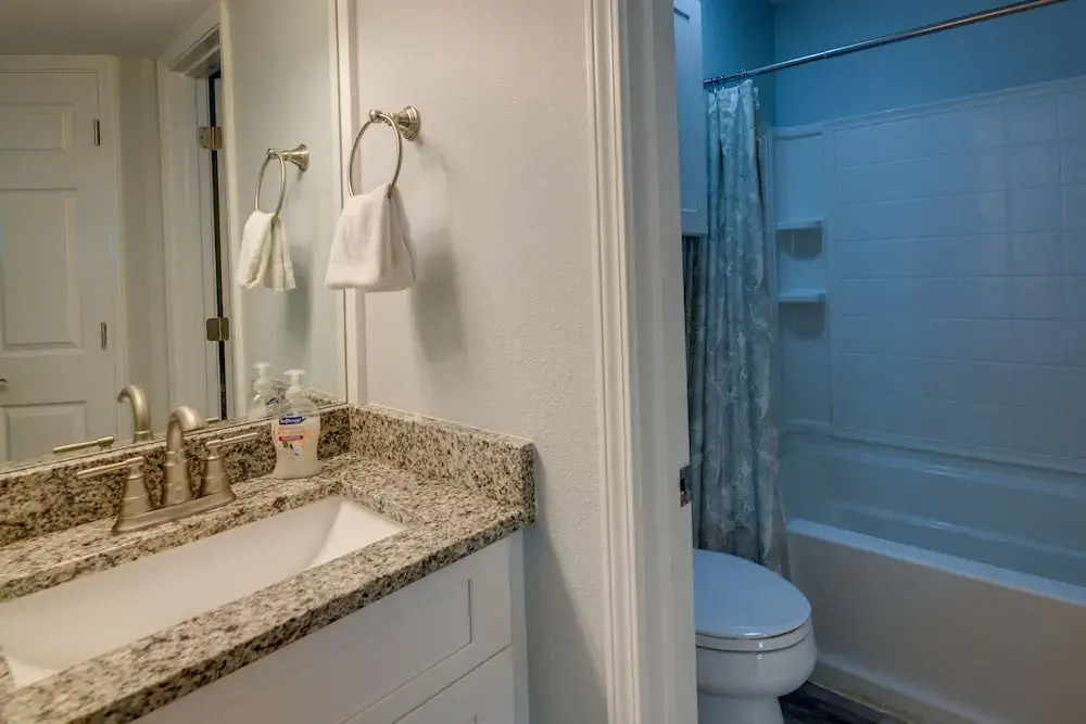 Rockport Condo ~ 6 Mi to Rockport Beach Park!