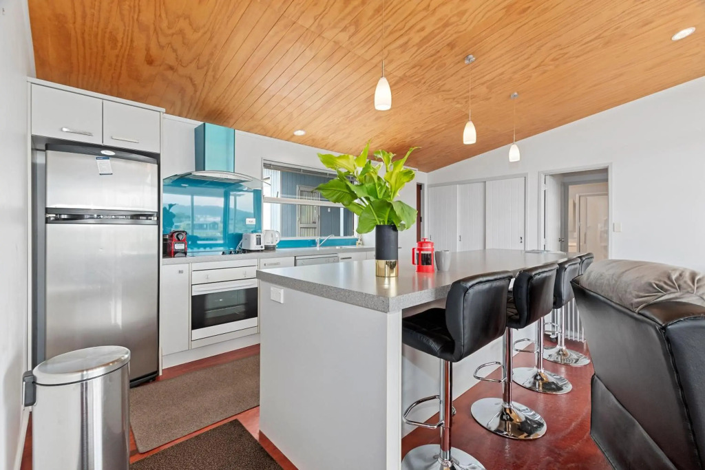 Blue Crush Villa - Mangawhai Heads Holiday Home