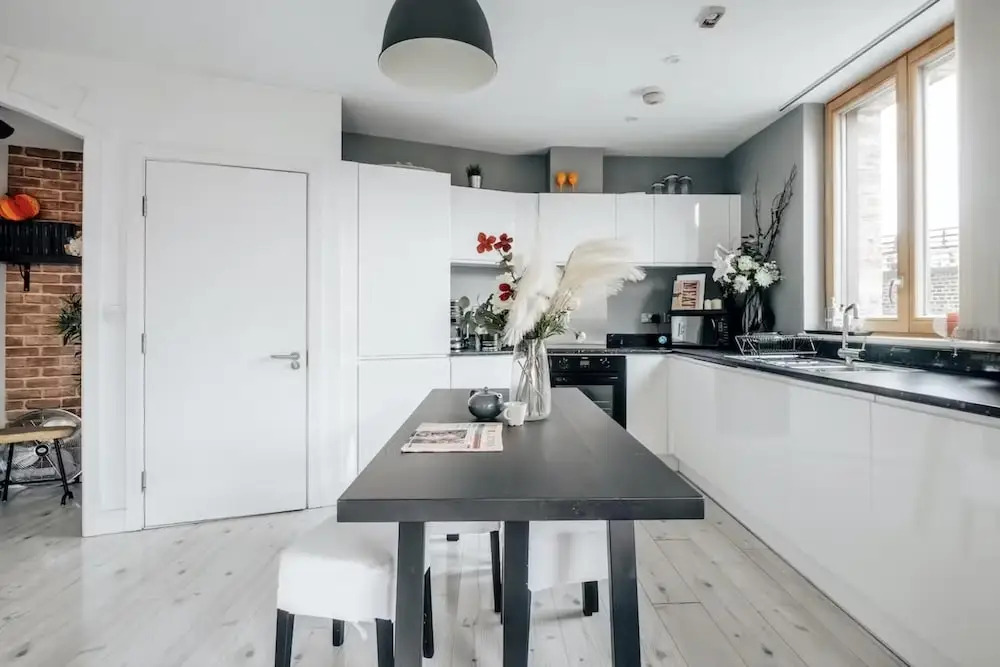 Notting Hill 2-bed Apt With Balcony, 1 min to Tube