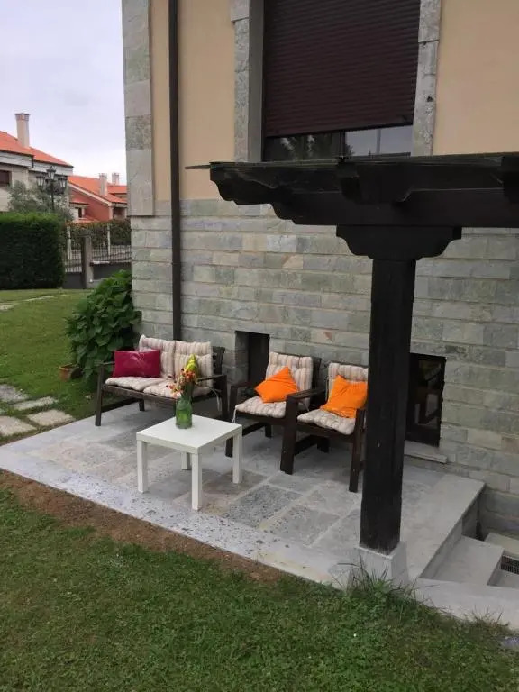 Apartamento independiente con jardín privado
