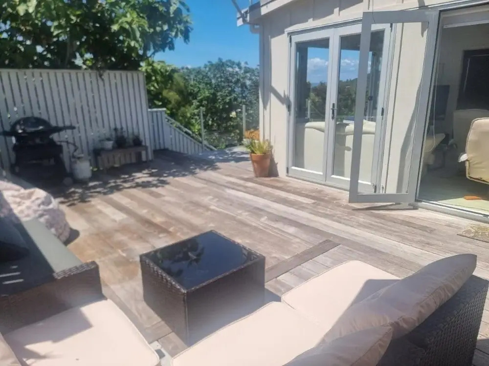 Tiri Cottage - Sea Views in Oneroa by Waiheke Unlimited