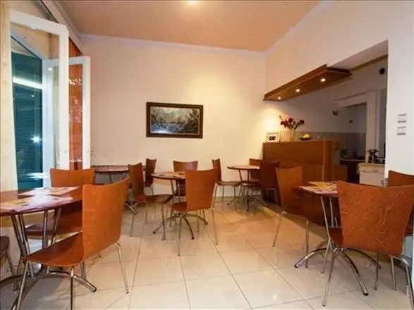 Hotel Adonis