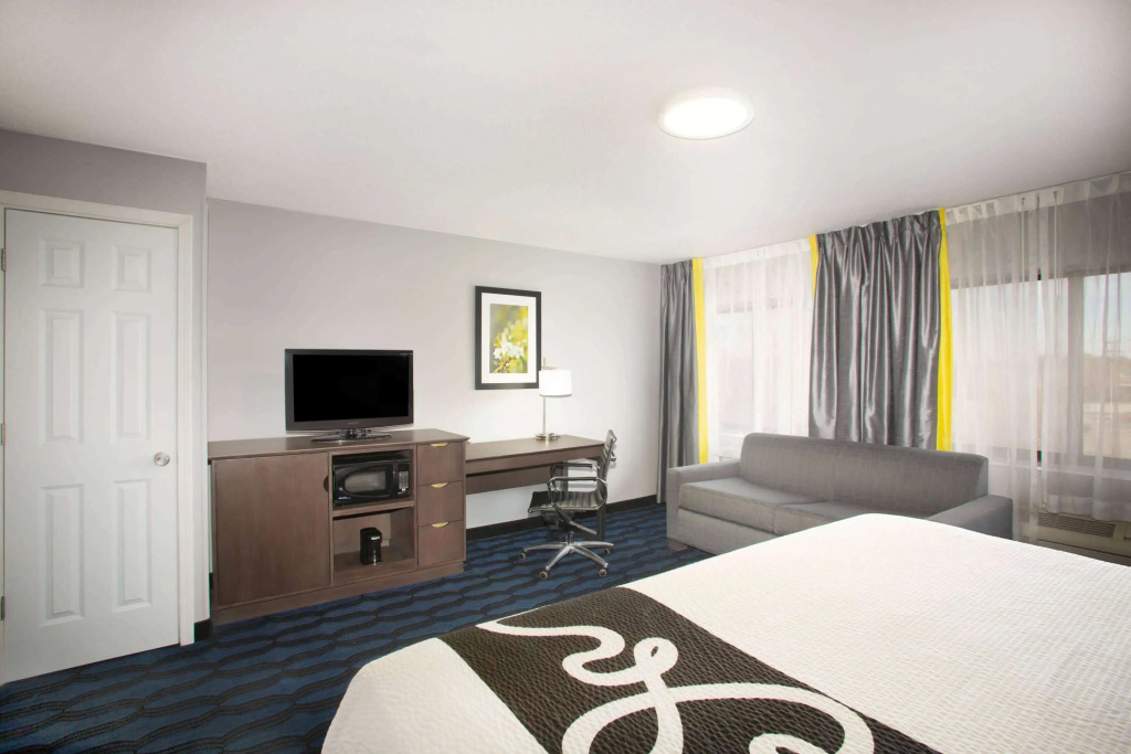 La Quinta Inn & Suites by Wyndham St Louis Hazelwood North