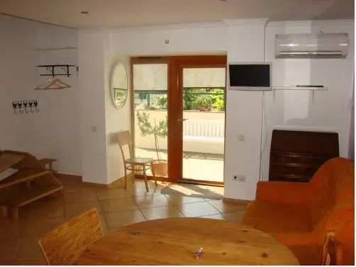 Toms Apartment