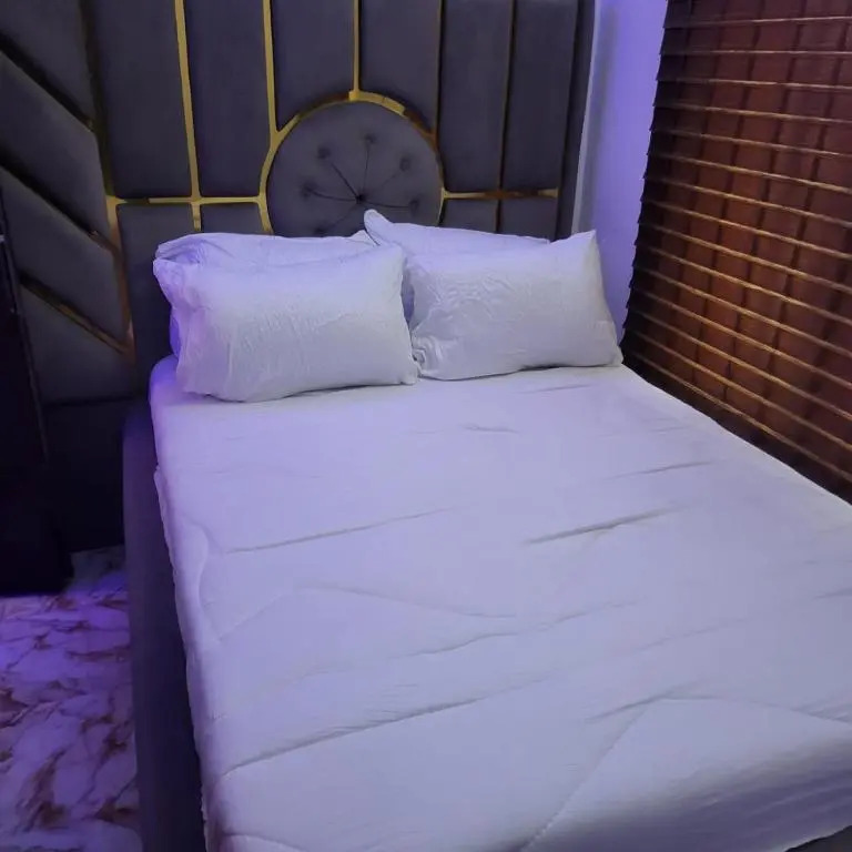 Julaz Apartment & Lounge