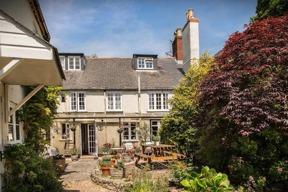 Bellplot House
