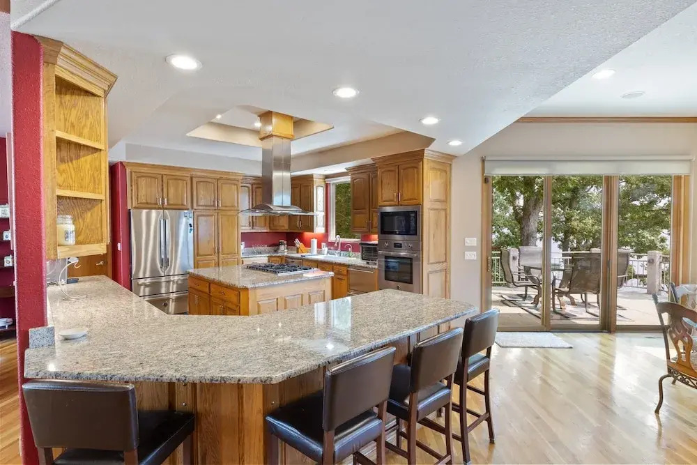 Pet-friendly Home In The Main Channel w/ Breathtaking Sunsets & Lake Views