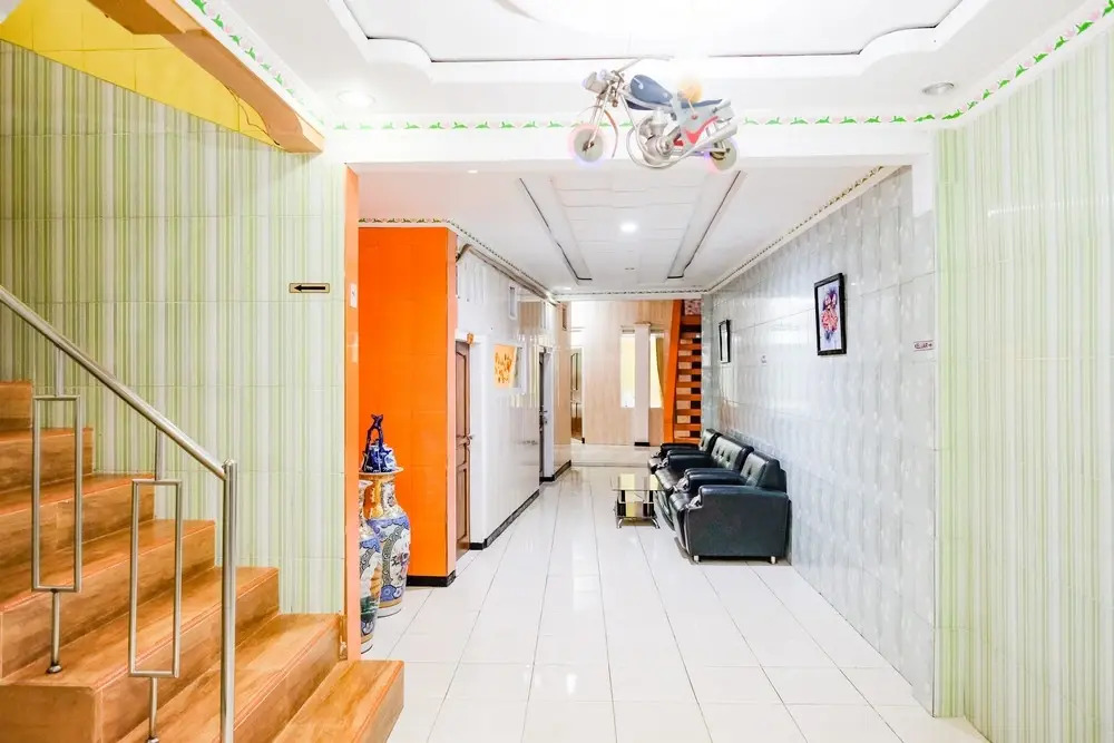 Urbanview Hotel Mawar Sharon near Alun Alun Batu