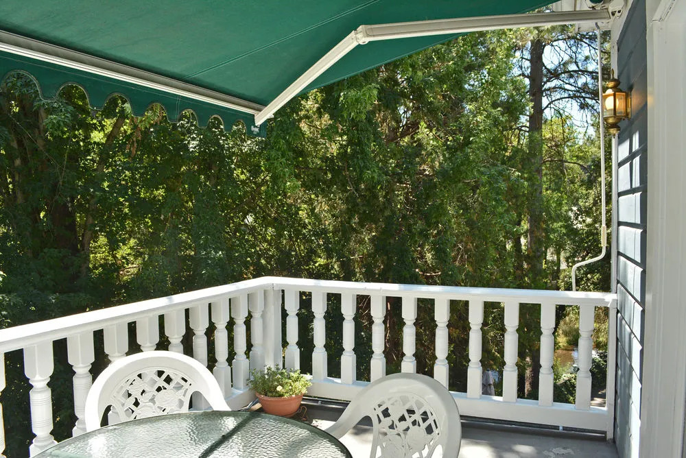 Deer Creek Inn