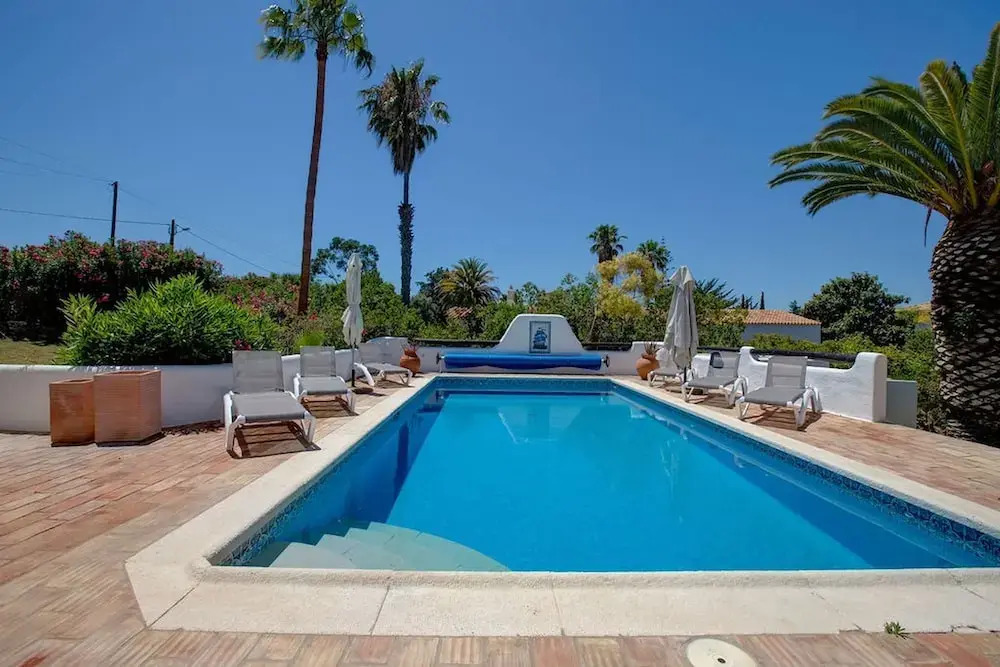 Casa Ninho Spacious 5 Bedroom Villa in an Enviab
