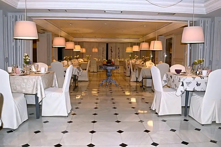 Ares Hotel
