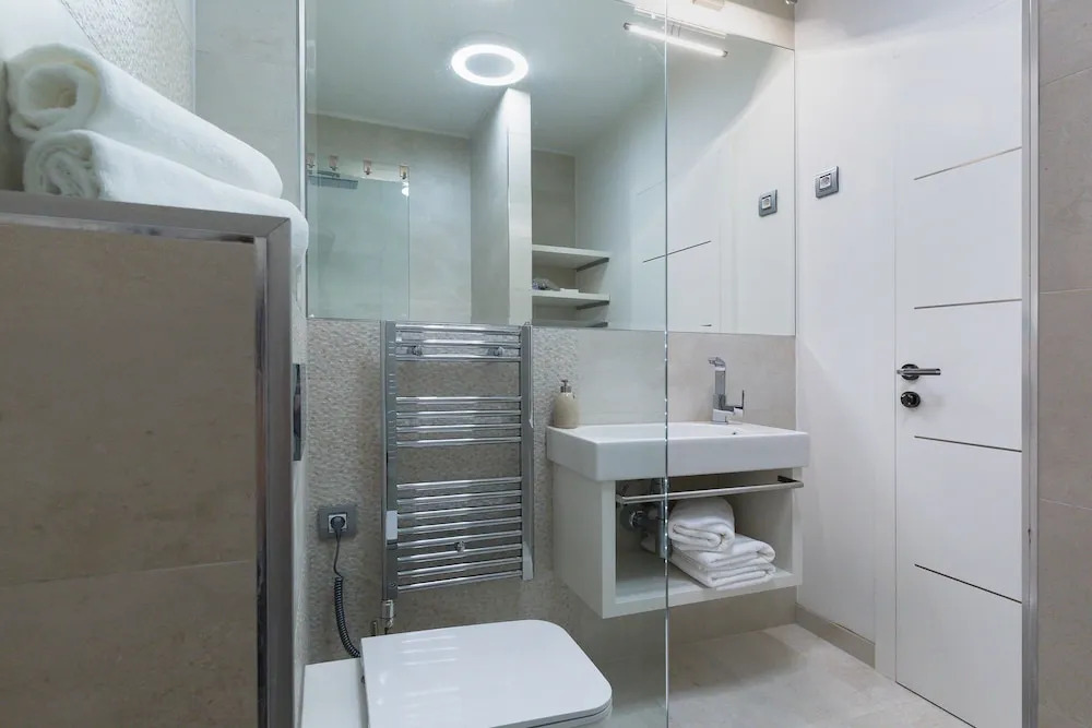 Shell Luxury Residences with Pool and Whirlpool