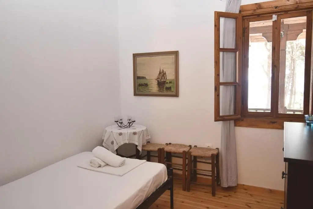 Squirrel Beach Front Villa, Metamorfosi