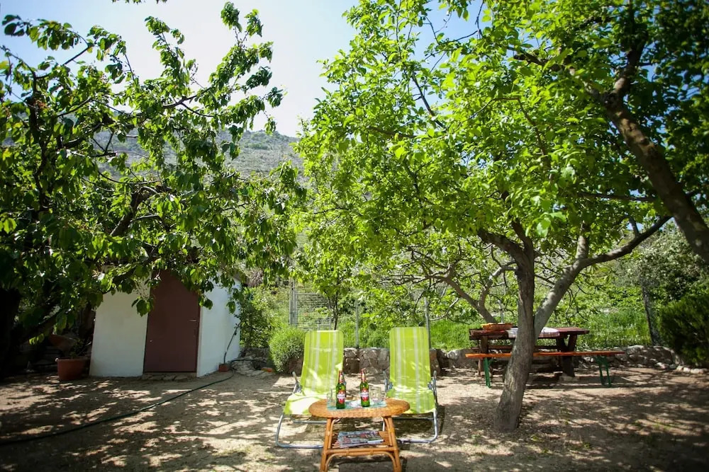 House with large garden right next to the river