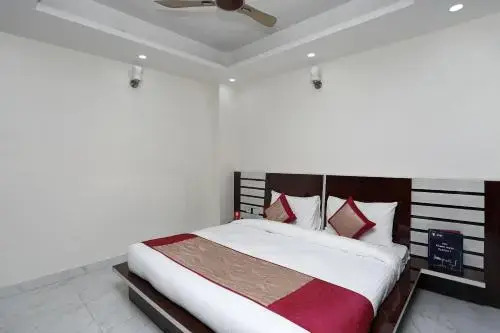 My H Rooms by OYO Rooms