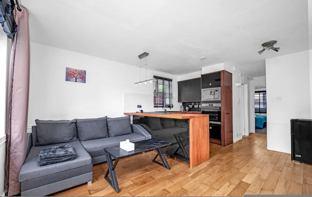 Cozy 1-bed Flat in Croydon Sleeps 4