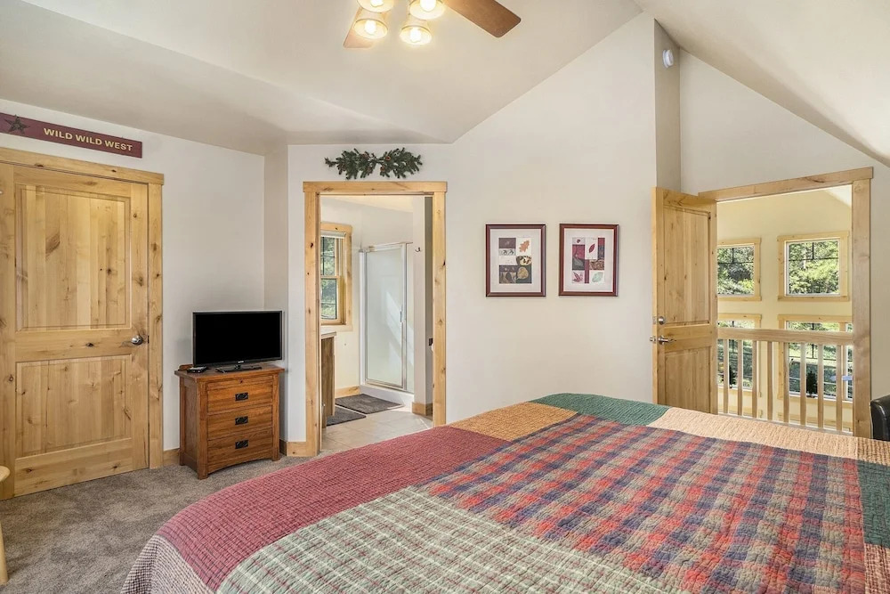 Solitude Bobcat #7 - Estes Park 2 Bedroom Condo by RedAwning