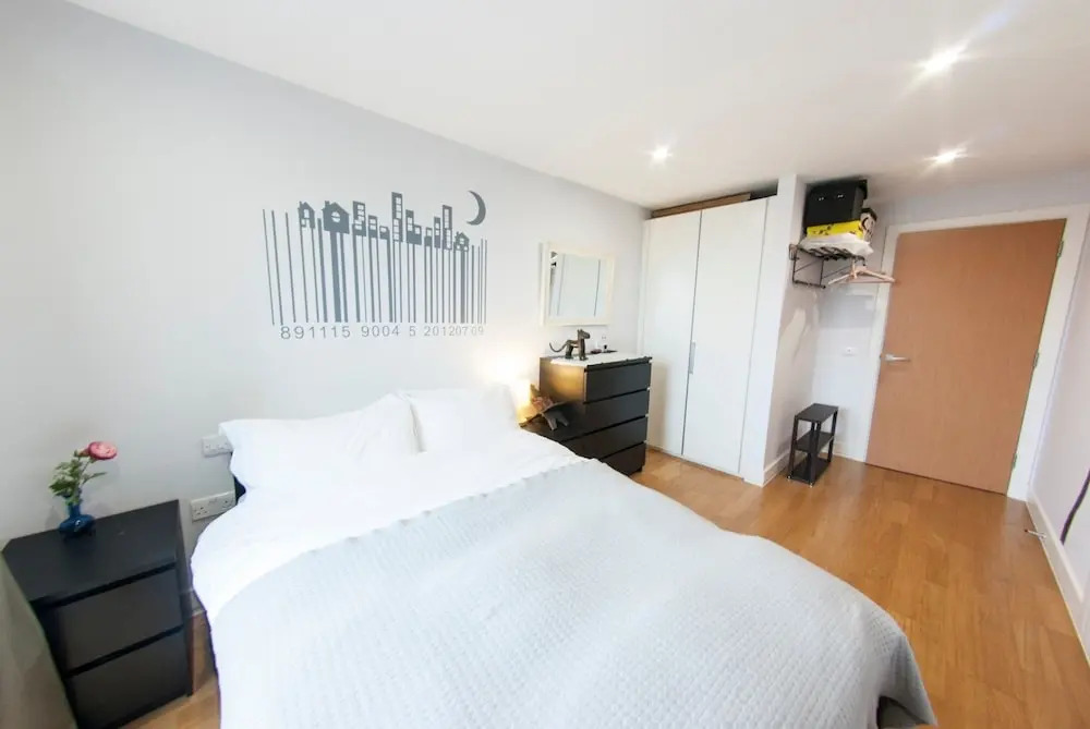 Quiet, Spacious 1BR Hackney Central Flat for 3
