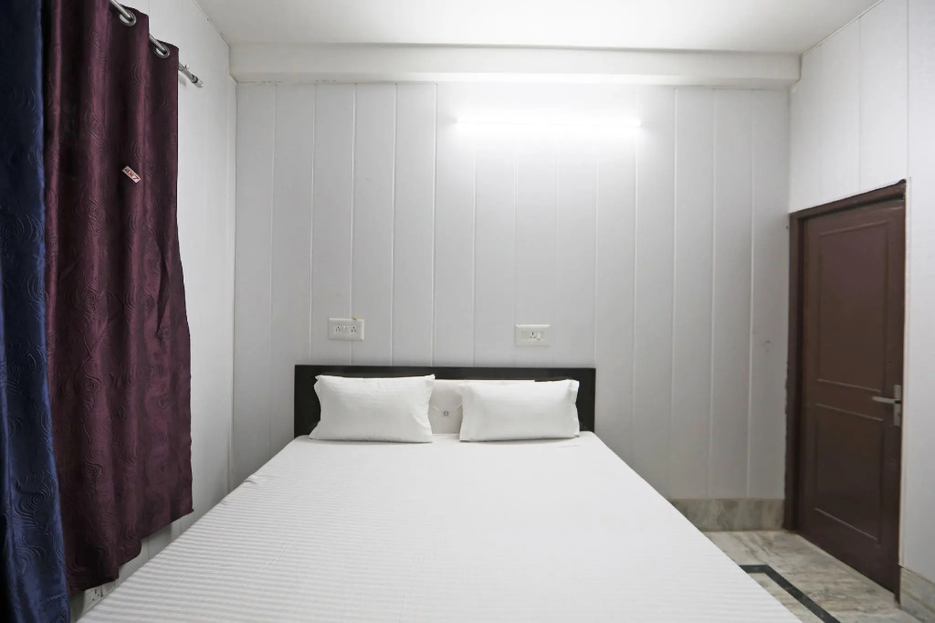 SPOT ON 46177 Hotel King's