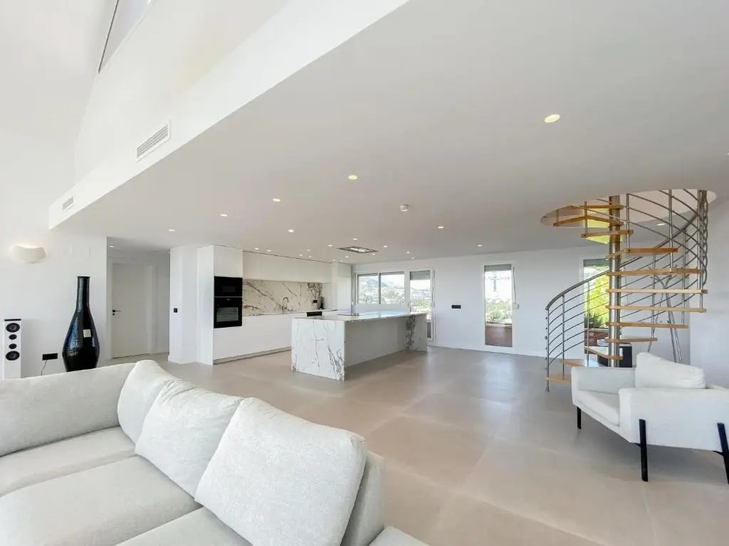 HEATED ROOFTOP POOL PENTHOUSE VIEWS MAGNA MARBELLA