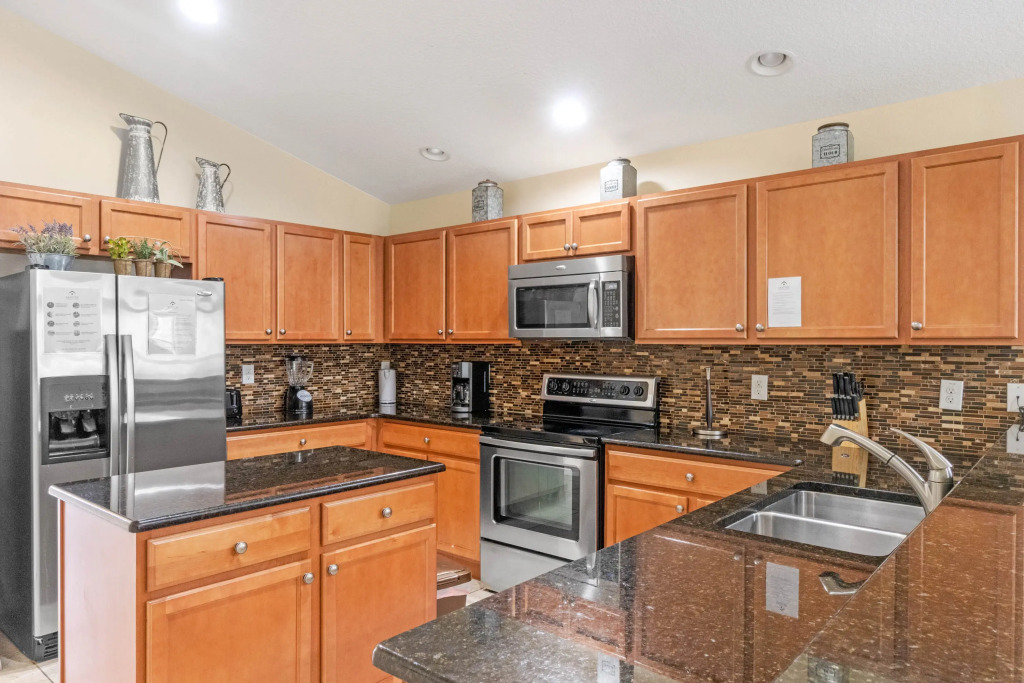 5 Bedrooms 3 Bathrooms Veranda Palms 4458 Np