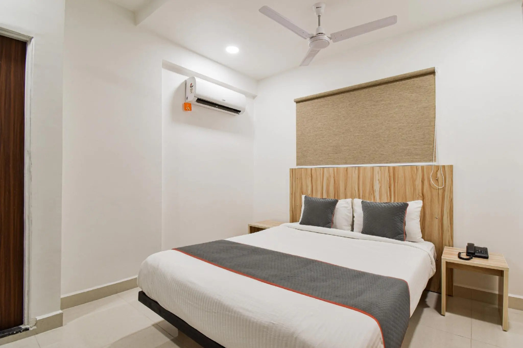 OYO Townhouse 498 Hotel Western