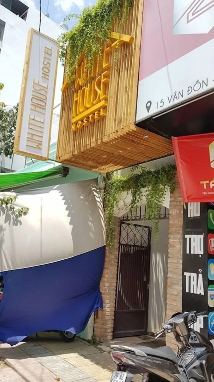 White House Hostel
