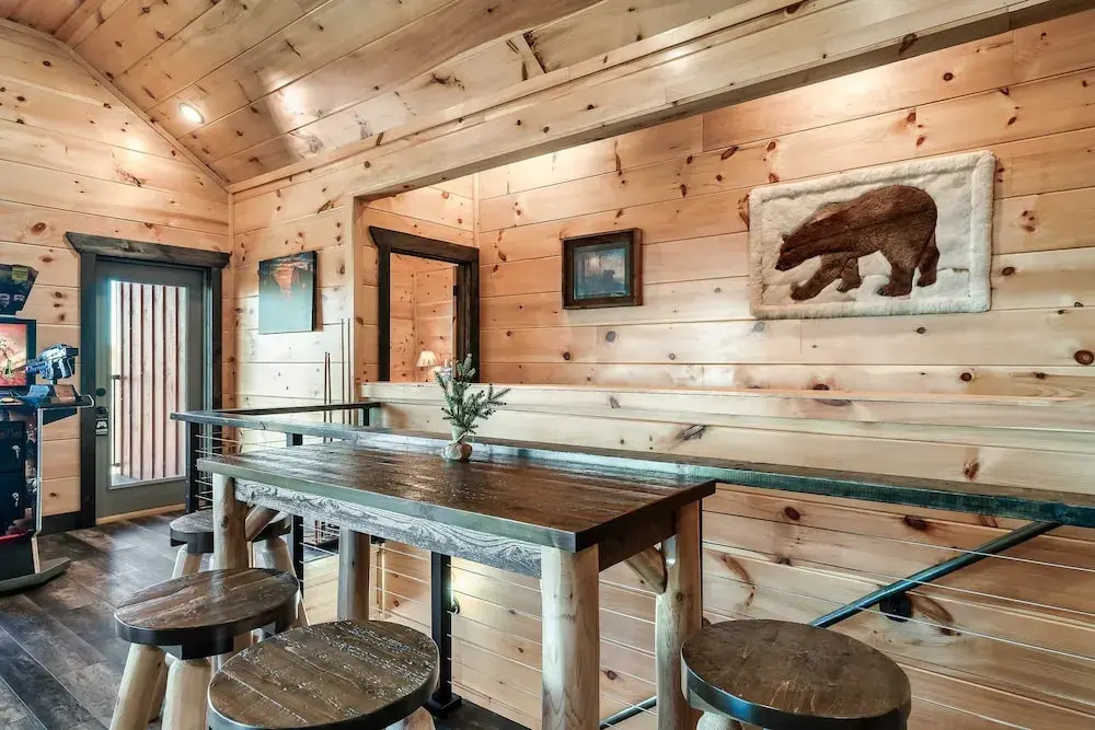 2 Homes Firefly Trail Way by Avantstay Sleeps 28, Indoor Pool + Hot Tub + Movie Theater & Game Room