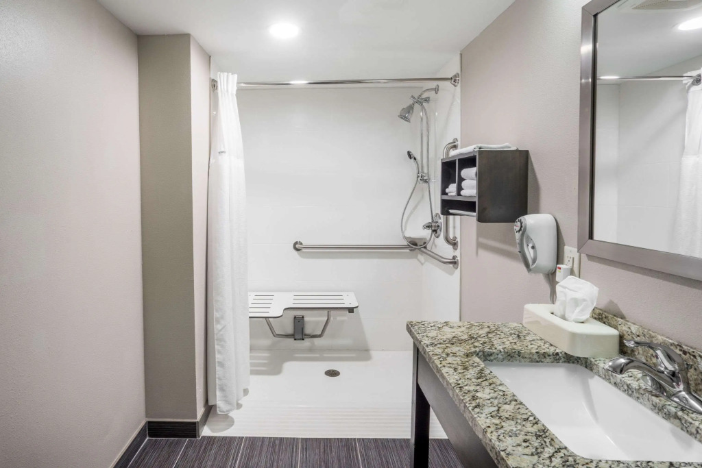 Baymont by Wyndham Clarksville