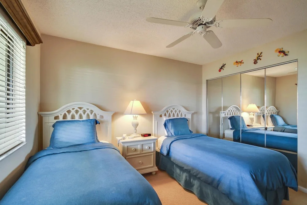 Land's End 402 Building 7 Fully Updated / Beachfront Condo!