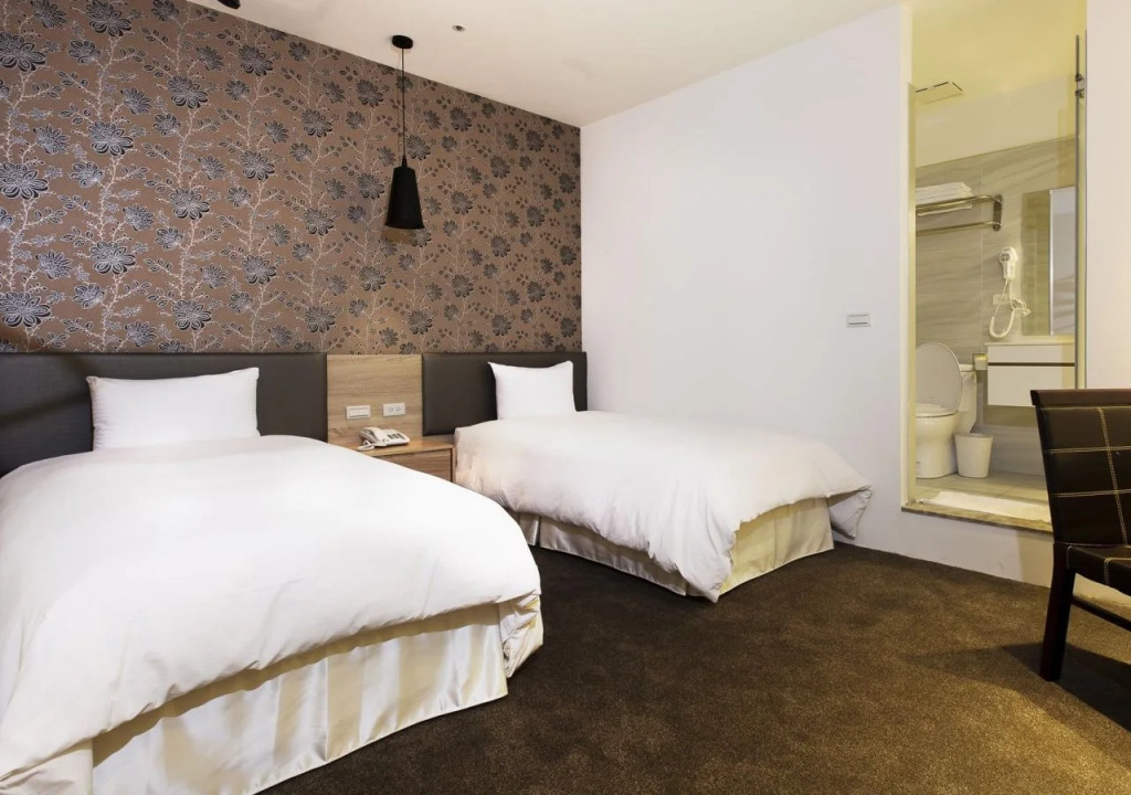 Queens Hotel II