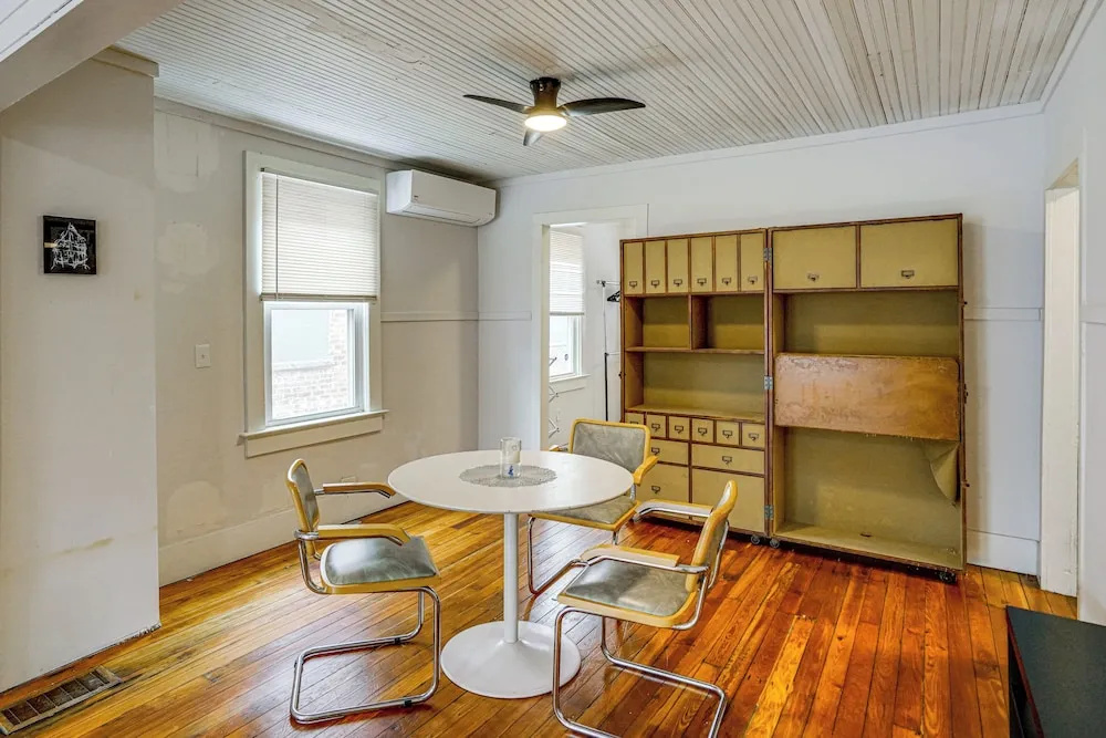 Walk to Everything! Dtwn Hudson Apartment