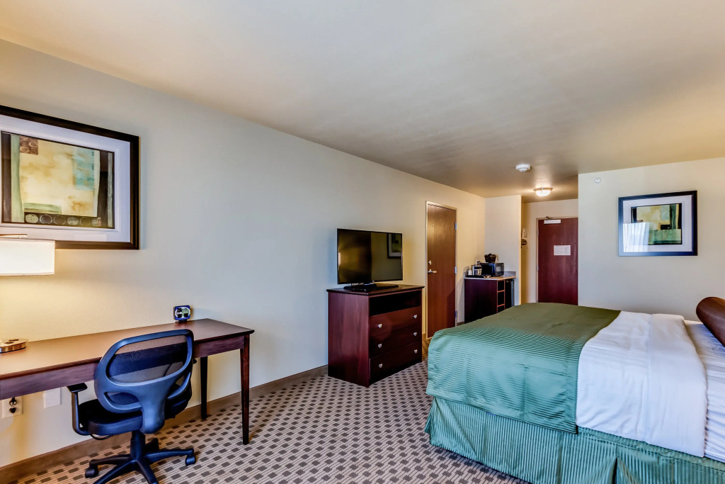 Cobblestone Inn & Suites - Waverly