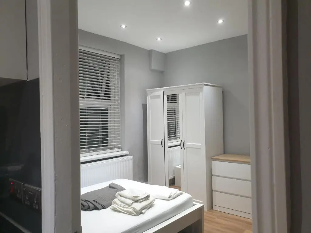 Lovely 1 Bedroom Flat High Barnet 3 Mins Away (Adults Only)