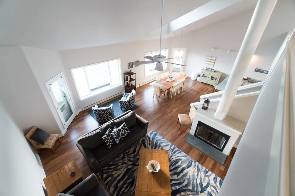 SeaQuell 3 Br condo by RedAwning