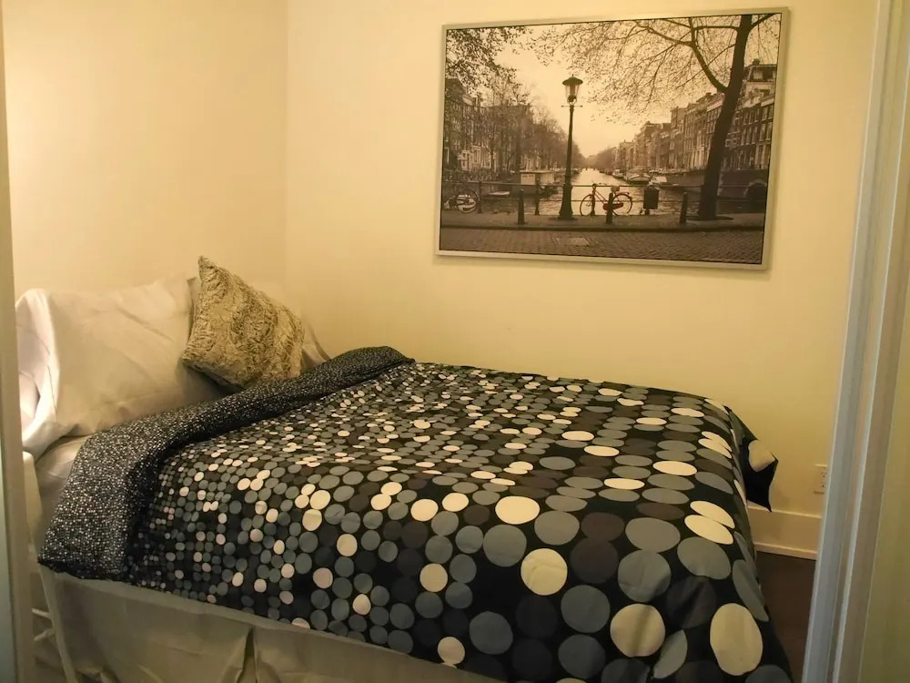 Beautifully 1BR Condo at the Waterfront