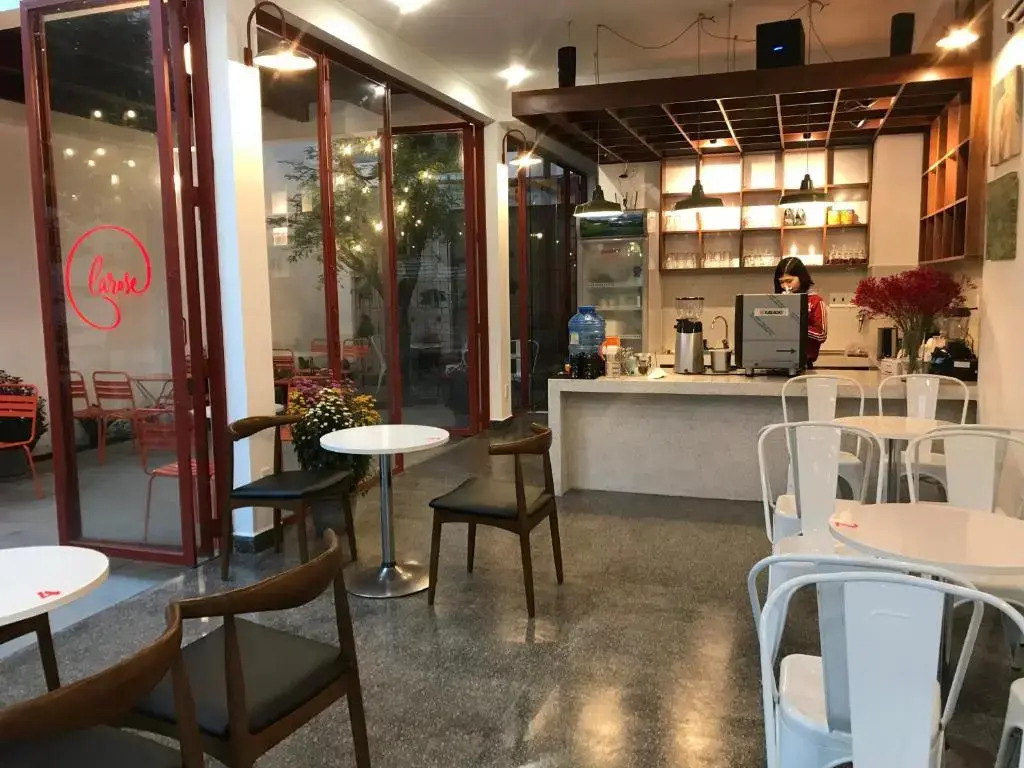 LaRose Cafe I Bed & Breakfast