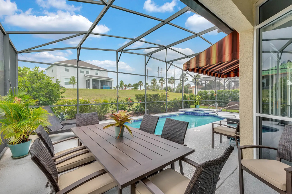 CP114MD - 5 beds pool & spa home with game room, Davenport, US