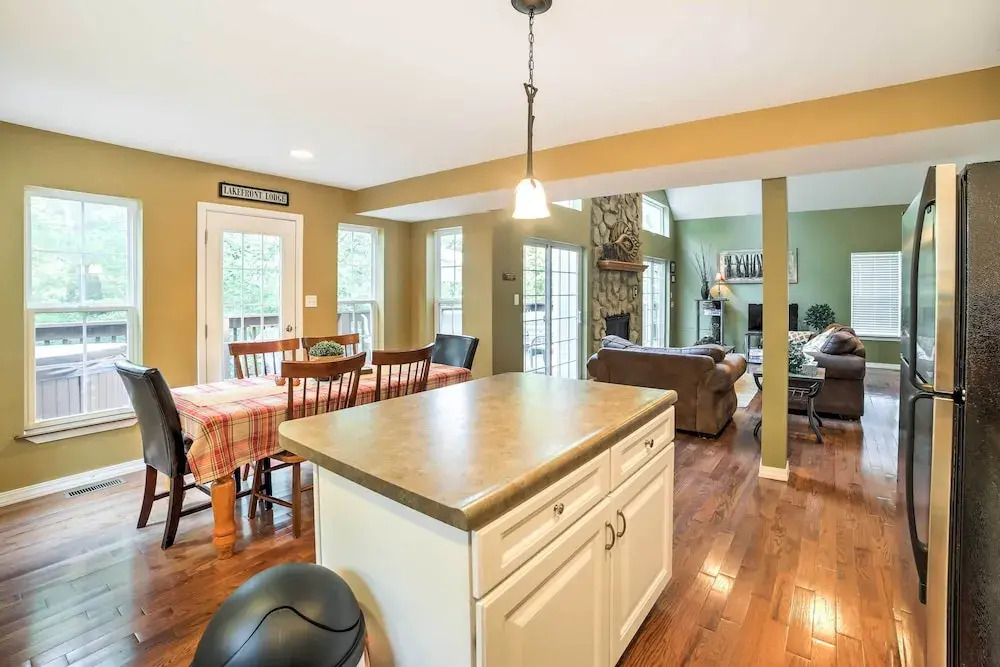 Hot Tub & Wooded Views: Lakefront Blue Eye Cottage