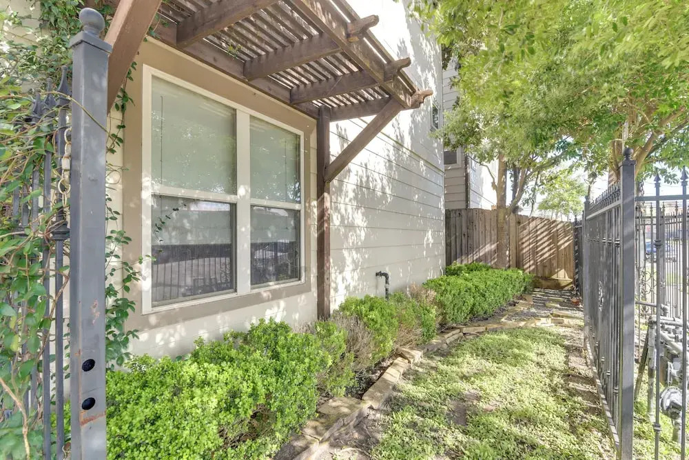 Gated + Private: Dtwn Houston Home 8 Mi to NRG