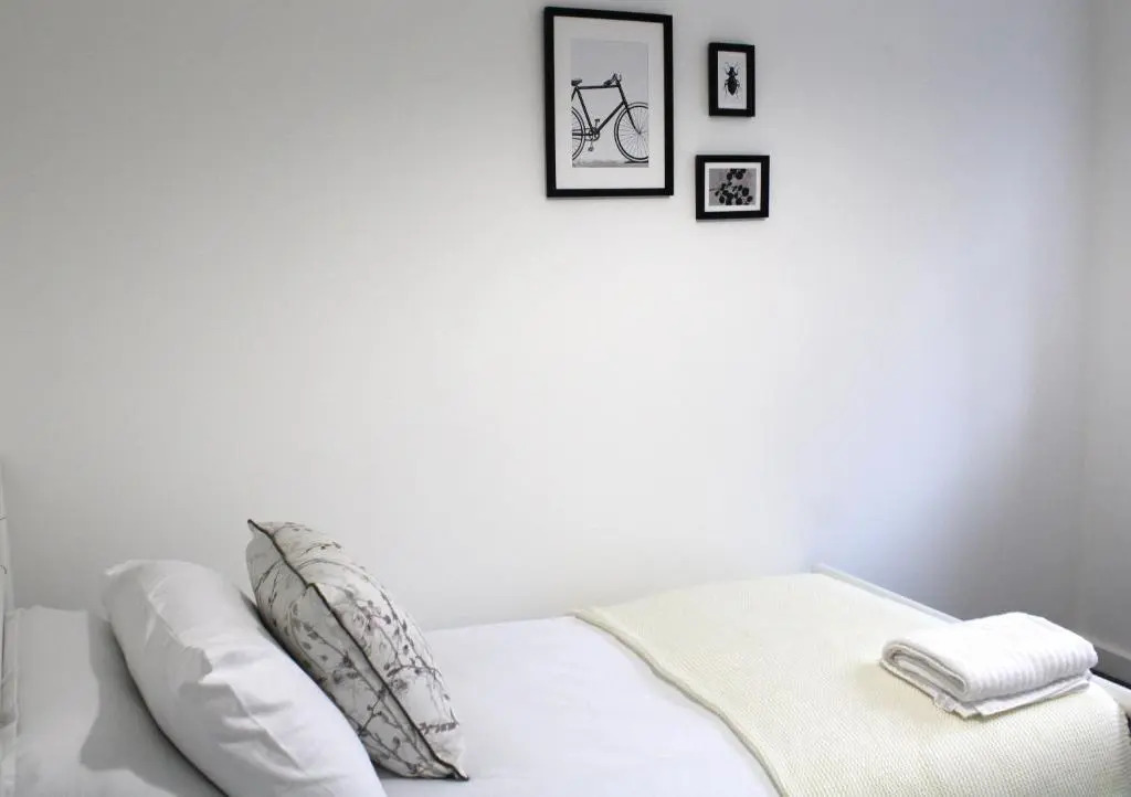 Low Cost, 4 Bed with Parking & Large Garden 08